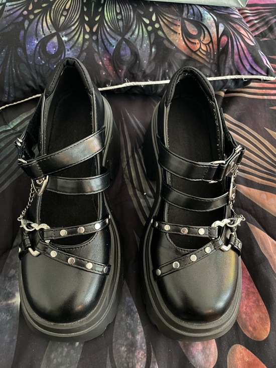 Parisuit Women’s Goth Platform Black Mary Janes with Chains & Heart Accent Sz 7 - Picture 7 of 9